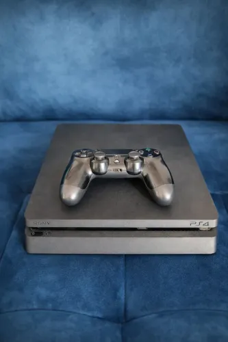 PS4 SLIM + CONTROLE ORIGINAL