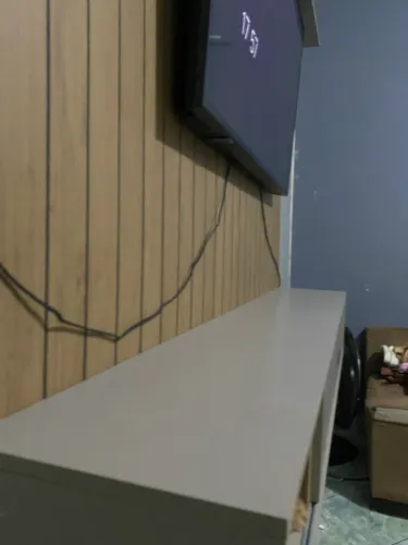 Vende se painel com fundo amadeirado