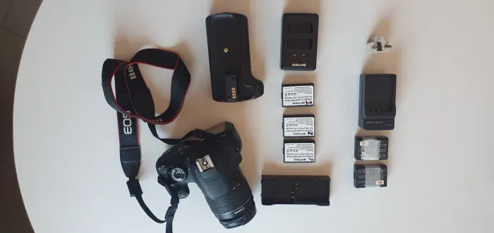 Canon T5 Rebel Impecável + Grip + 3 Baterias + Kit Completo