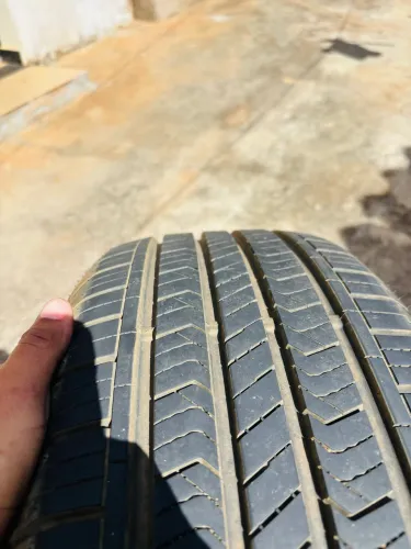 Pneu 225/55-18  