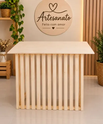 Mesa quadrada para decoração de aniversário 