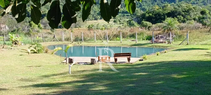 Sitio com 2 casas, lagoa. Arvores Frutíferas em São João do Rio Vermelho - Florianopolis