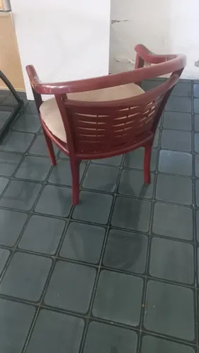 Uma Cadeira.
