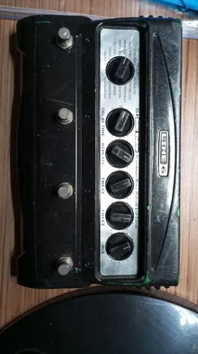 Pedal de delay LINE 6 DL4