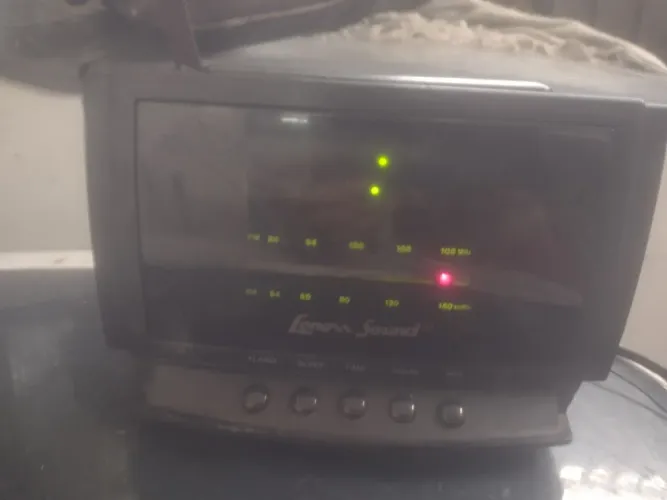 Radio. Relógio relíquia