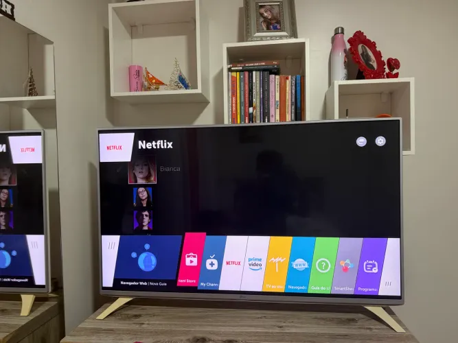 Smart TV 49" LG - Branca