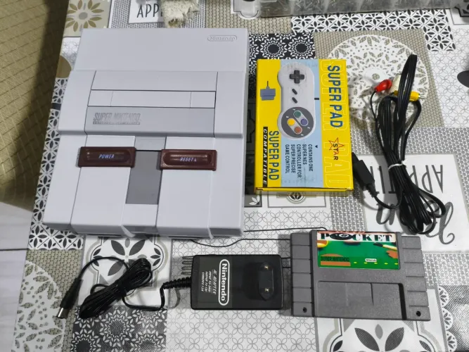 Super Nintendo com jogo Side Pocket