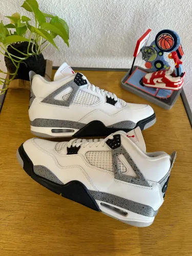 Air Jordan 4 ?White Cement?