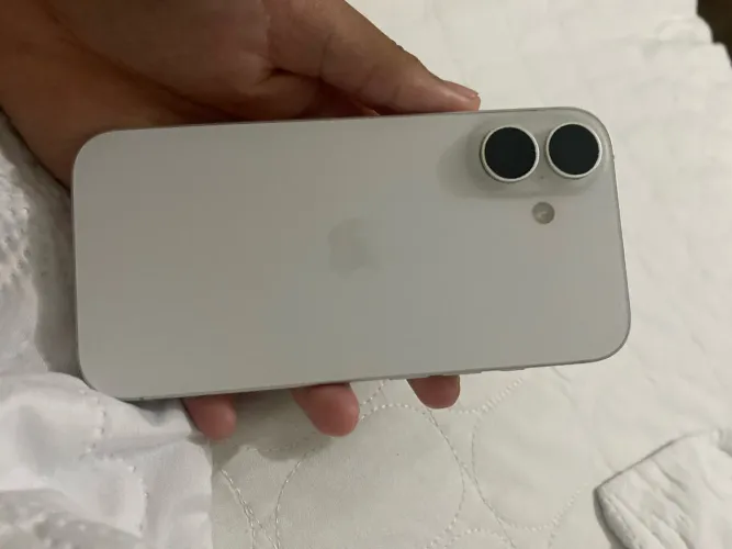 iPhone 16 branco