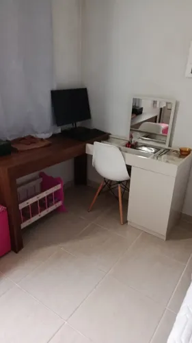 Mesinha de Estudo e Maquiagem obs: (Sem a cadeira)