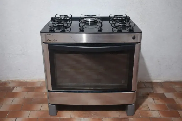 Geladeira esmaltec Ágata grass 5 bocas 