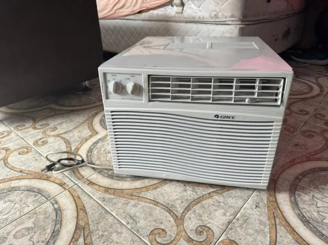 Ar-condicionado janela Gree 10500 BTUs 220 v