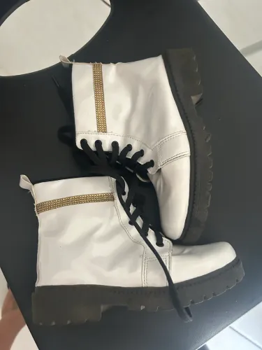 Vendo bota novíssima infantil número 30