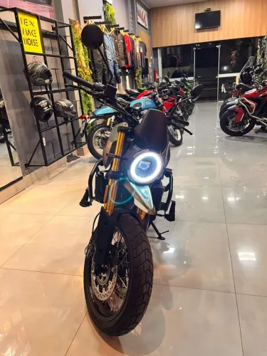 MOTOMORINI SEIEMMEZZO 650SCR 2025/2026