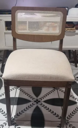 VENDO PIR:990,00 REAIS ESSAS 4 CADEIRAS ESTOFADAS PARA MESA DE JANTAR, ESTÃO NOVAS.
