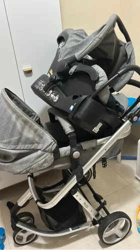 Vendo carrinho e bebê conforto
