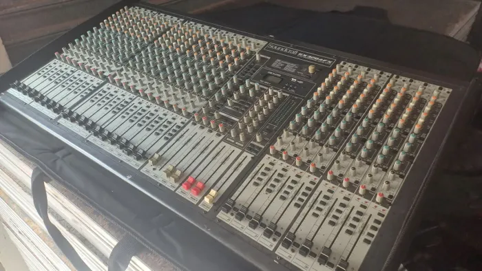 Vendo mesa de som Soundcraft SX3204FX 