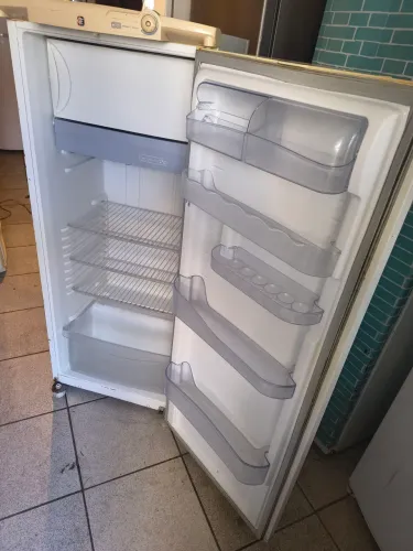 Cônsul gelando muito 310 litros 220v entrega hoje mesmo tem algumas marcas de uso 