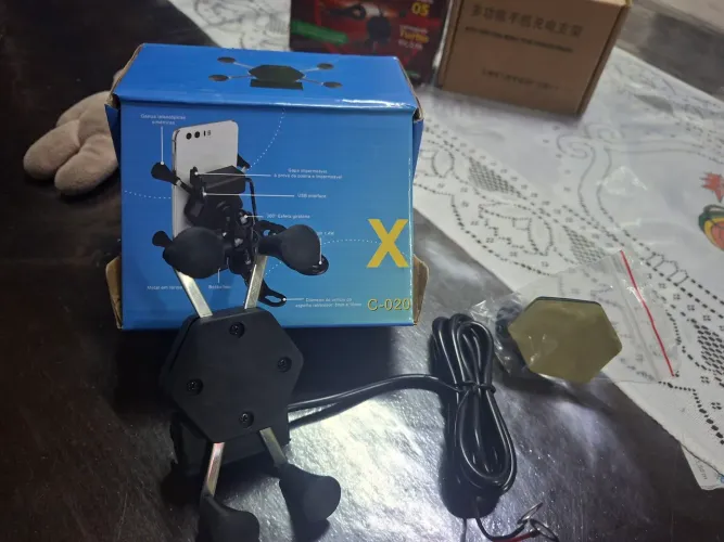 Suporte para celular para moto com carregador