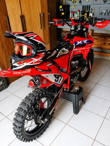 Tornado 250cc de trilha