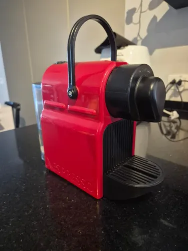 Cafeteira Nespresso Inissia c40