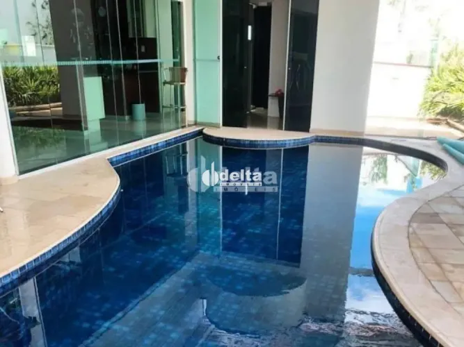 Casa no condomínio Jardins Barcelona disponível para venda em Uberlândia-MG