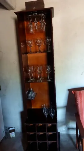 Vendo Adega com taças. Leiam a descrição.