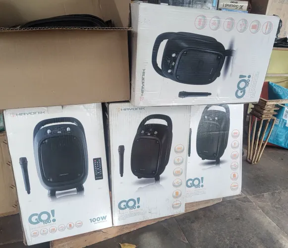 Caixas para karaokê, 4 un precisão de algum reparo!