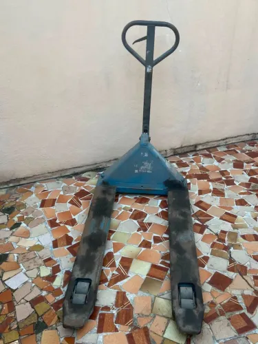 Paleteira Hidráulica Manual 2500kg Funcionando Perfeitamente