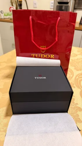 Caixa relógio Tudor completa