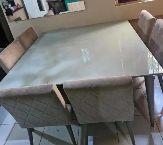 Mesa de vidro, 8 lugares, impecável - 1800 facilito cartao e frete.