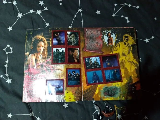 Album de figurinhas Piratas do Caribe completo