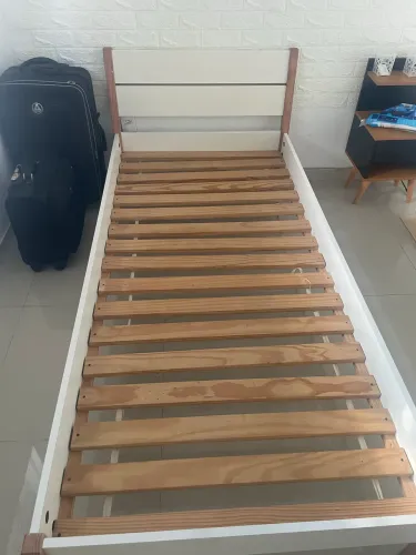 Cama de madeira tok stop