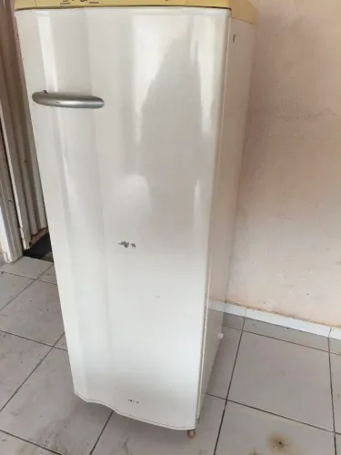 Geladeira Electrolux degelo automático 127w
