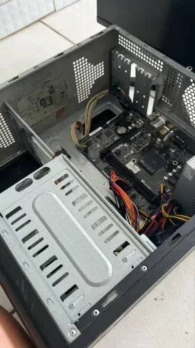 Vendo CPU de computador 