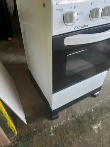 Fogão Esmaltec 4 bocas bem consevado