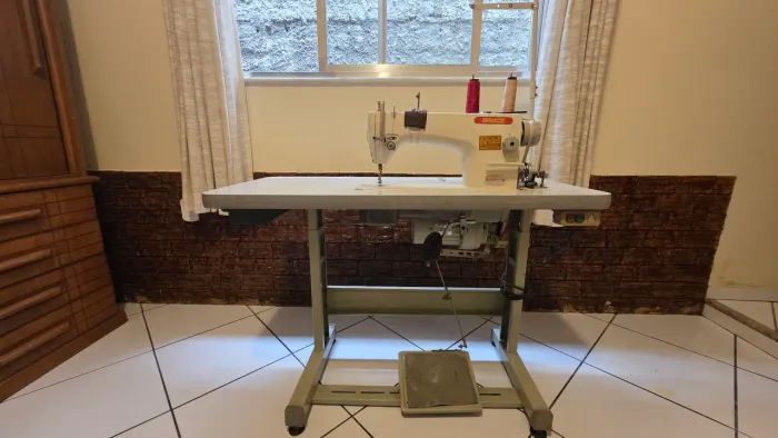 Máquina de Costura Bruce Industrial Reta