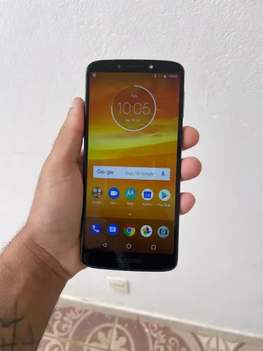 Moto E5 plus