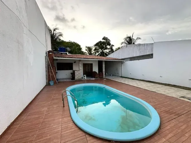 ALUGA-SE CASA COM PISCINA NA BARRA NOVA