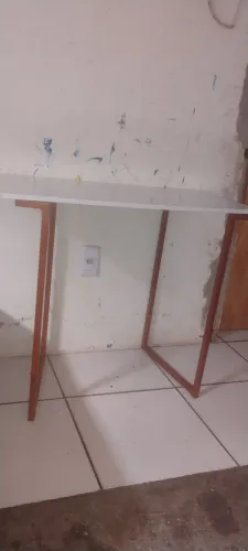 Pratileira semi nova