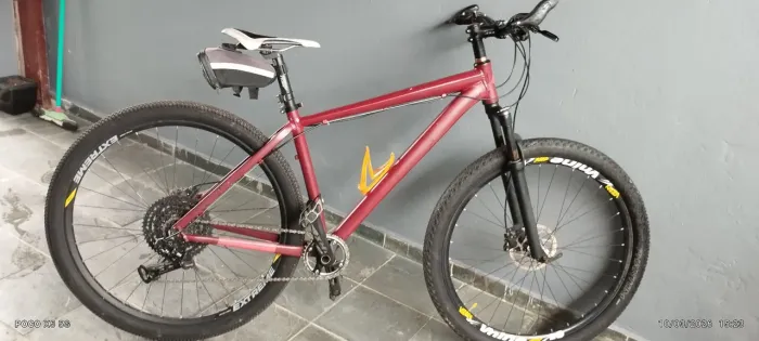 Vendo bicicleta 29 com cubos e freios hidráulico Shimano 