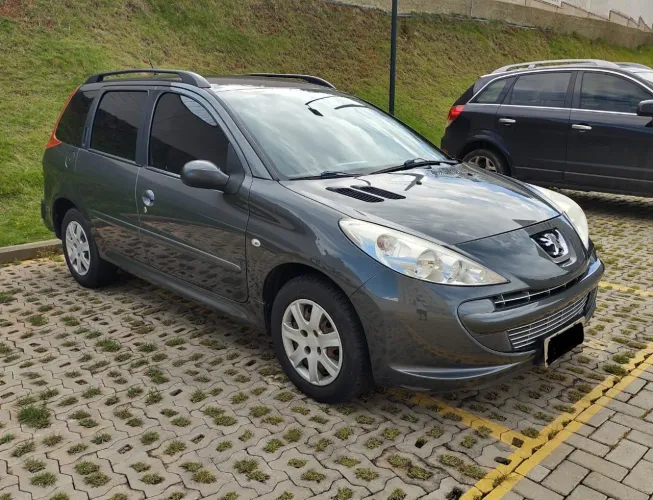 Peugeot 207 SW XR 1.4 Flex 8V 5P 2012