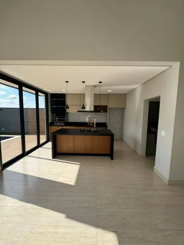 Casa à venda no Condomínio Terras Alpha
