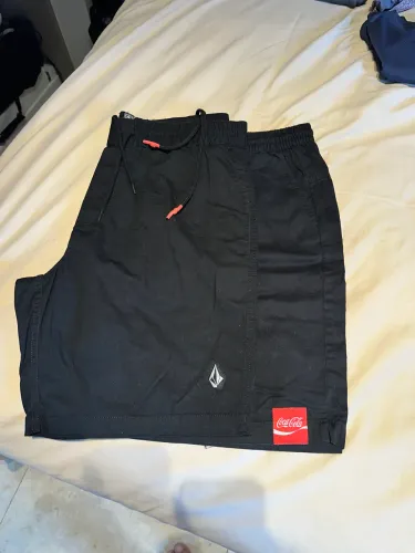 Kit 2 bermudas M algodão (COCA COLA E VOLCOM) originais 