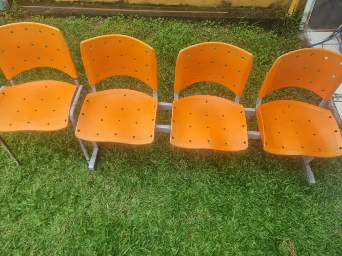 Conjunto de Cadeiras / Longarina 3 Lugares + Cadeira Avulsa - Ótimo Estado!