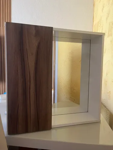 Espelheira banheiro com porta