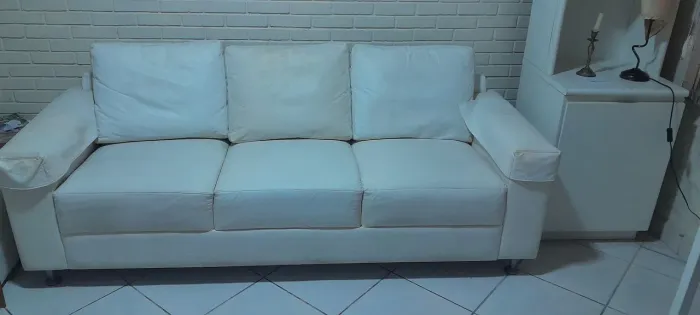 Sofá 3 lugares confortável. Branco.