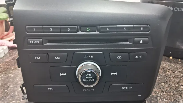 Rádio Som Am Fm Cd Palyer Aux Honda Civic Preto serve do 2012 ao 2016.