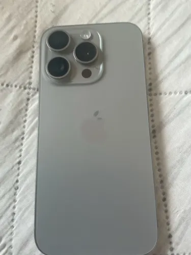 iPhone 15 pro 128 8 meses de uso
