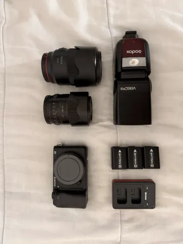 Câmera Sony A6300 + Lentes + Flash